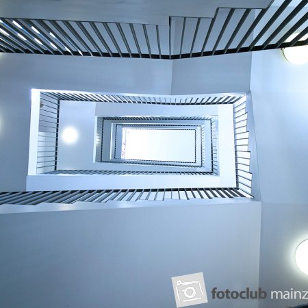 2024 Ausflug ins Staatstheater Mainz - Hubertus Utz: &quot;Licht im Haus&quot;